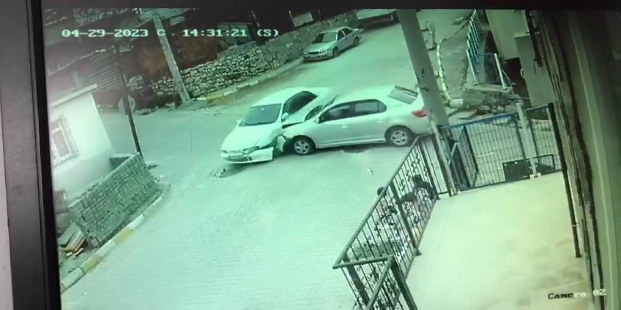 Kazada Otomobil Yokuştan Aşağı Savrularak Bina Duvarına Çarptı