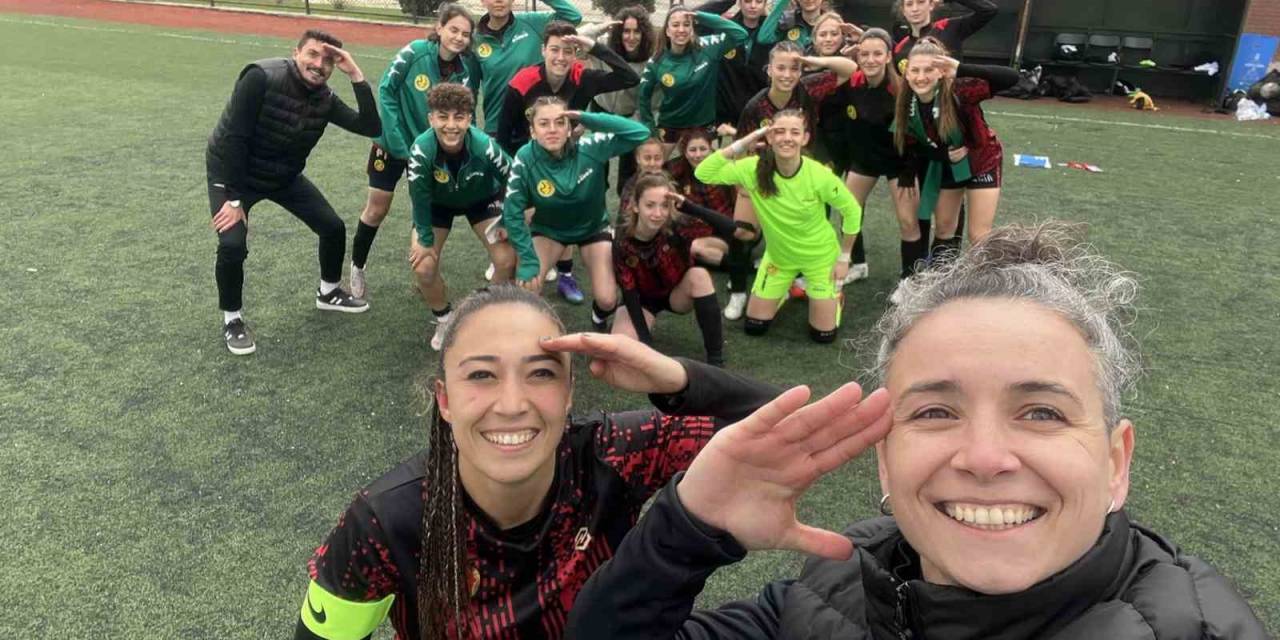 Eskişehirspor Kadın Futbol Takımı Liderliği Üç Golle Aldı