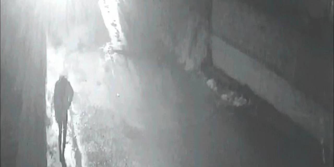 Hırsızlık Anı Güvenlik Kamerasına Yansıdı