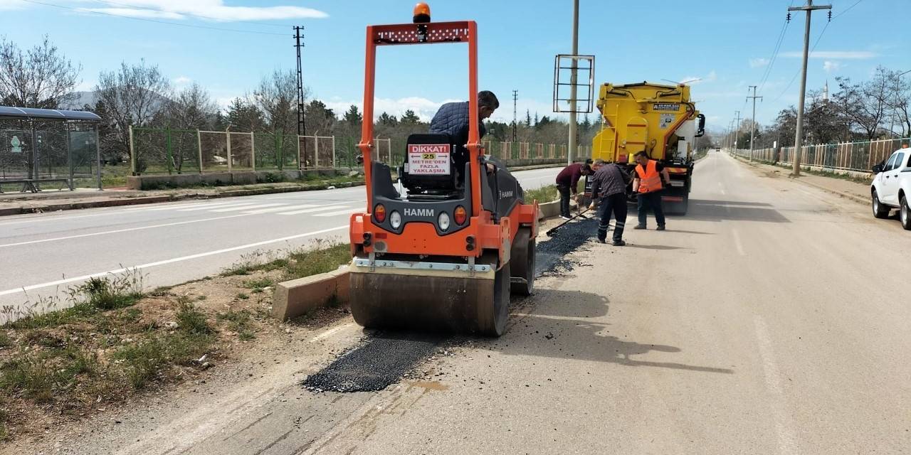 Kahramanmaraş’ın Kuzey İlçelerindeki Hasarlı Yollar Onarılıyor