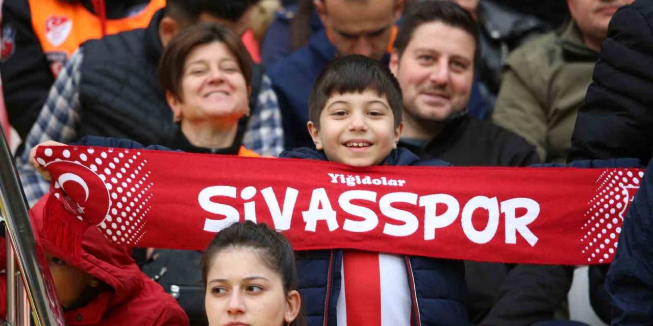 Sivassporlu Taraftarlar Fenerbahçe Maçına Yoğun İlgi Gösterdi