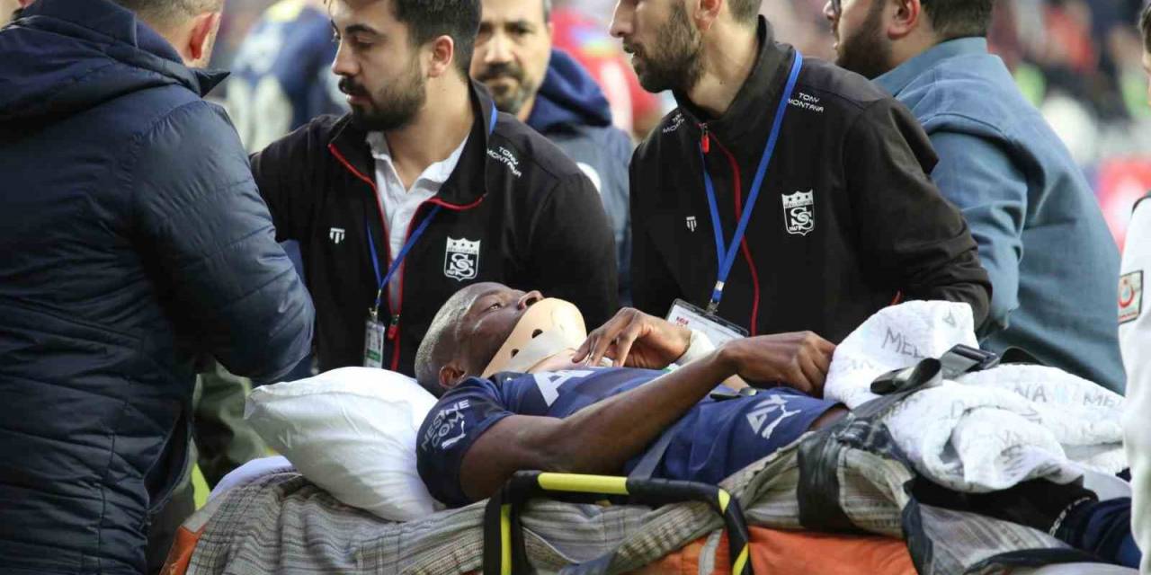 Enner Valencia, Ambulansla Hastaneye Kaldırıldı
