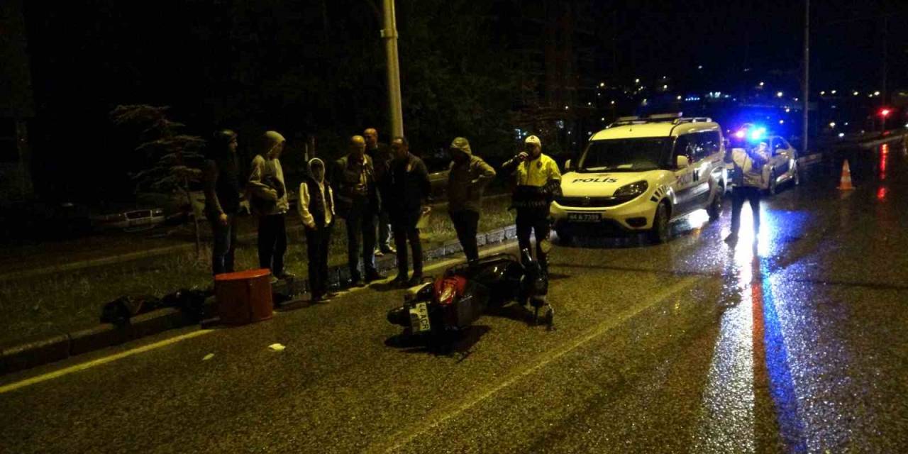 Malatya’da Hafif Ticari Araç Motokuryeye Çarpıp Kaçtı: 2 Yaralı