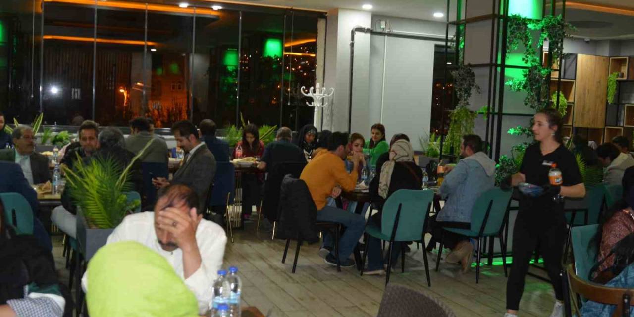 Hakkari Valiliği İranlıları Yemekte Ağırladı