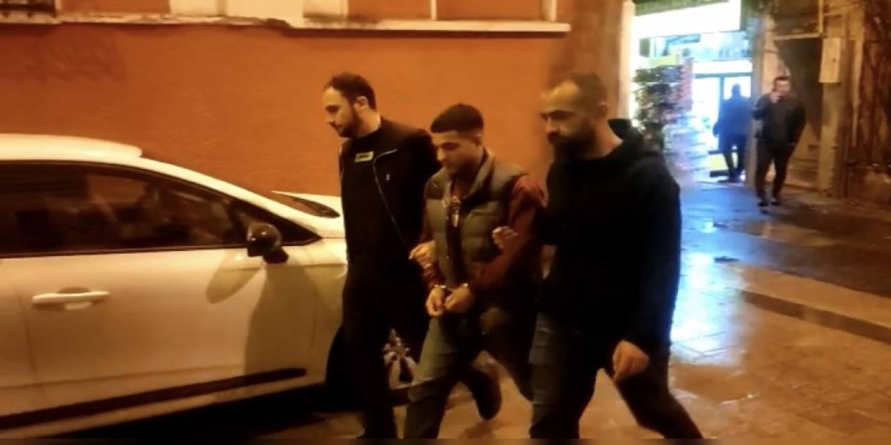 Taksim’de Bıçaklanarak Gasp Edilen Genç Dehşet Anları Anlattı