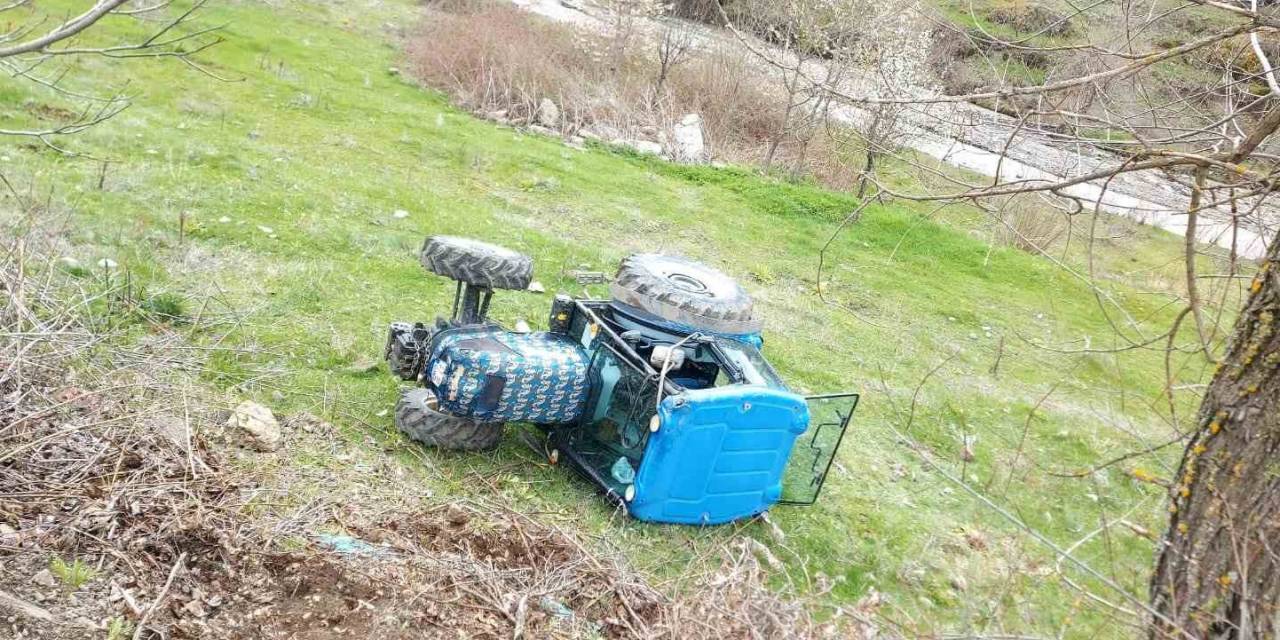 Tarlada Devrilen Traktörün Sürücüsü Yaralandı