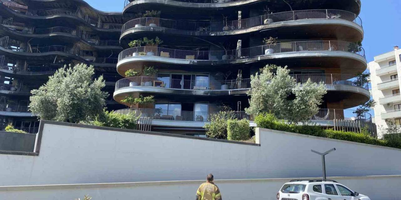 İzmir’de Küle Dönen 8 Katlı Sitede Hasar Tespit Çalışmaları Başlıyor