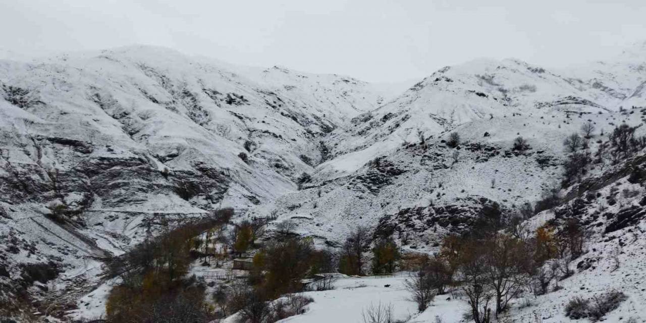 Batman Nisan Ayının Son Gününde Yağan Karla Beyaza Büründü