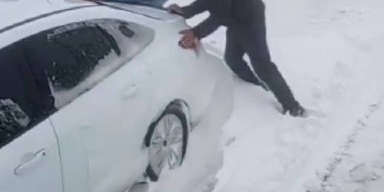 Palandöken Geçidinde Kar Ve Tipide Mahsur Kaldılar