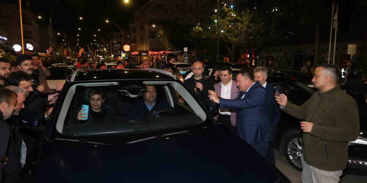 Bakan Çavuşoğlu, Kendi Kullandığı Togg İle Kepez’e Geldi