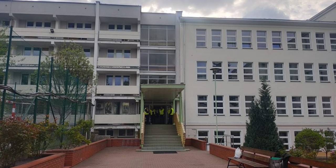 Polonya’da, Rusya’nın Varşova Büyükelçiliğine Bağlı Okula El Kondu