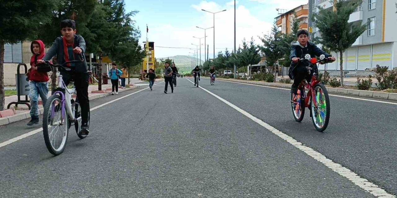 Dicle’de Trafik Güvenliği Ve Sağlıklı Yaşama Dikkat Çekmek İçin Pedal Çevrildi