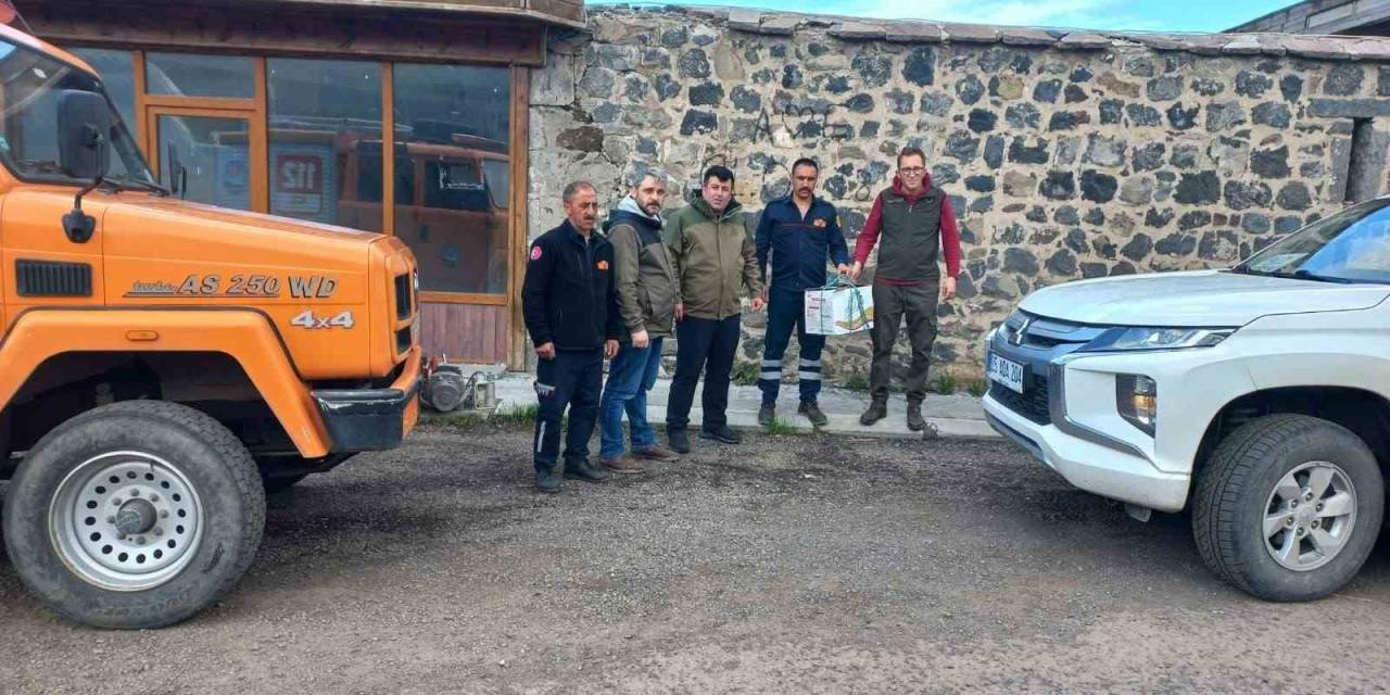 Kars’ta Yaralı Tilkiyi İtfaiye Kurtardı