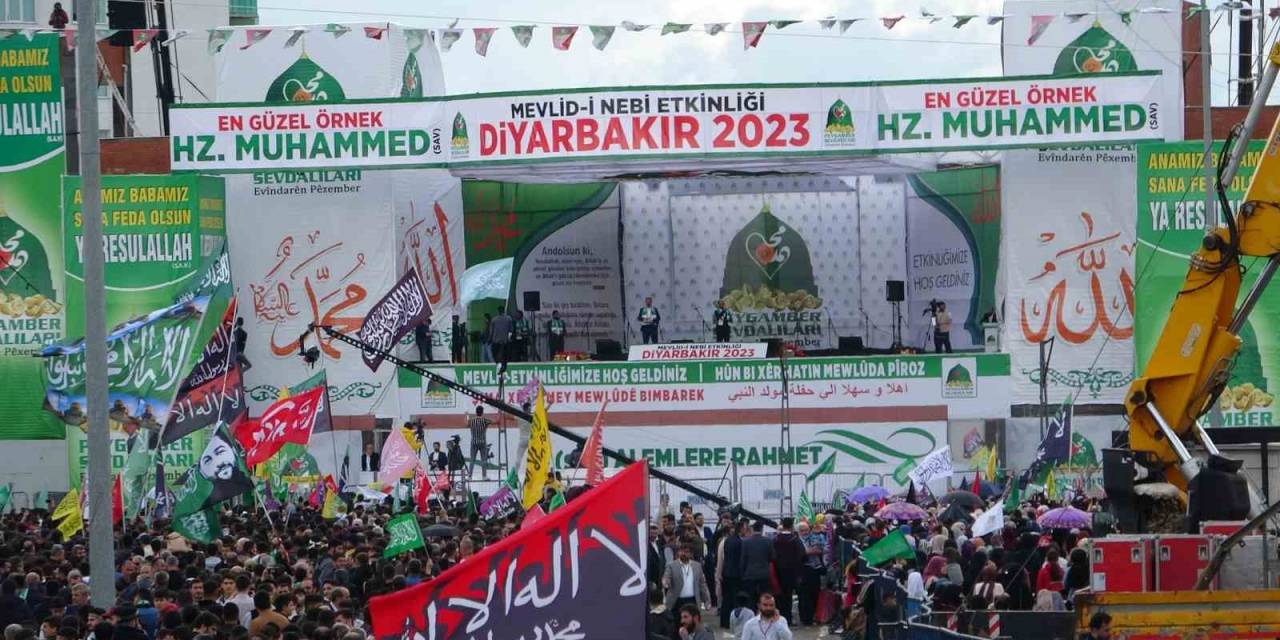 Diyarbakır’da Binlerce Kişi ‘en Güzel Örnek Hazreti Muhammed’ Etkinliğinde Buluştu