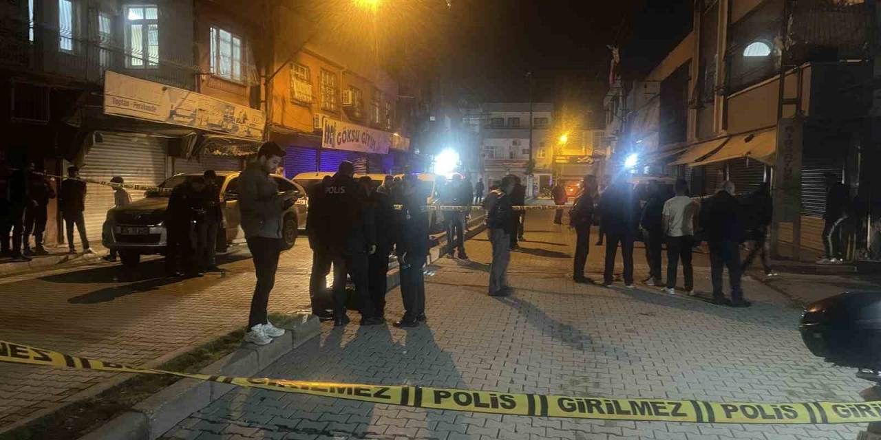 Maganda Kurşunu Kocayı Öldürdü, Eşini Ağır Yaraladı