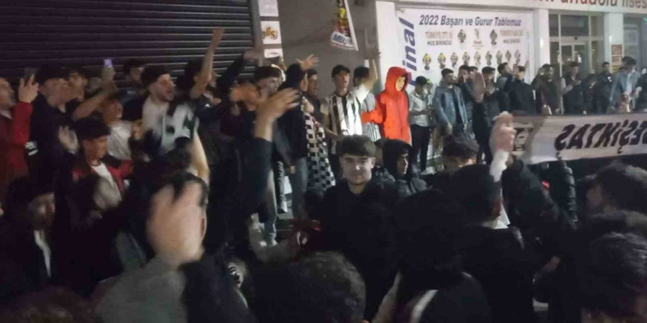 Muş’ta Beşiktaşlı Taraftarların Galibiyet Coşkusu