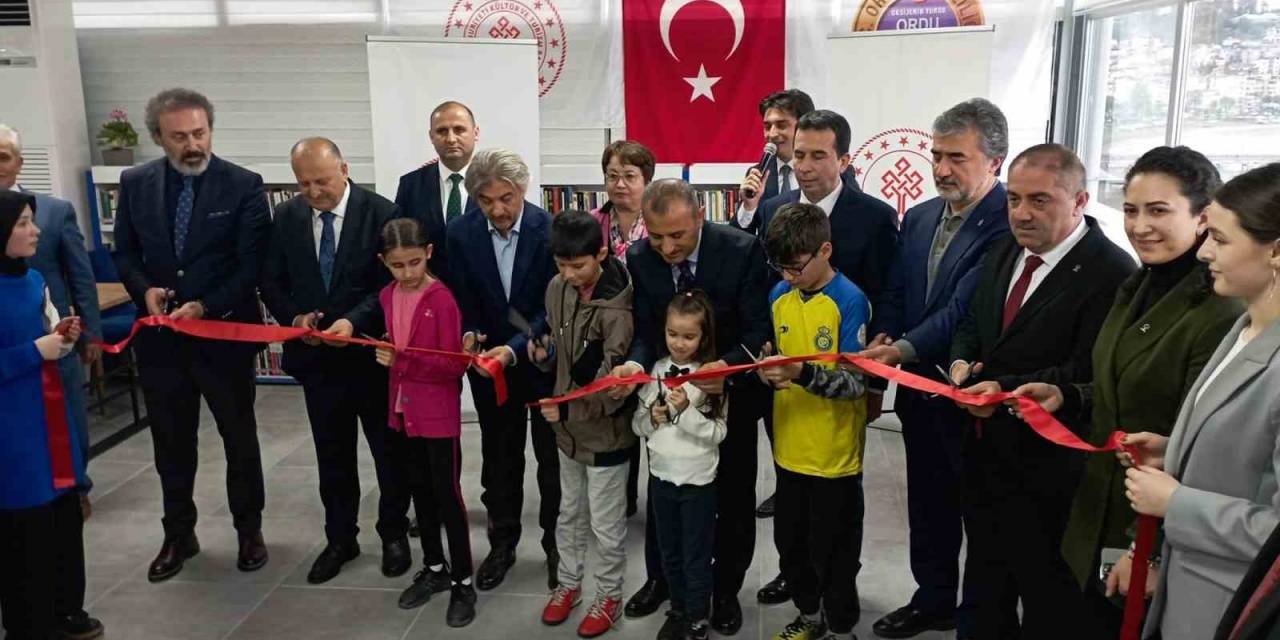 Ünye’de Avm Halk Kütüphanesi Hizmete Açıldı