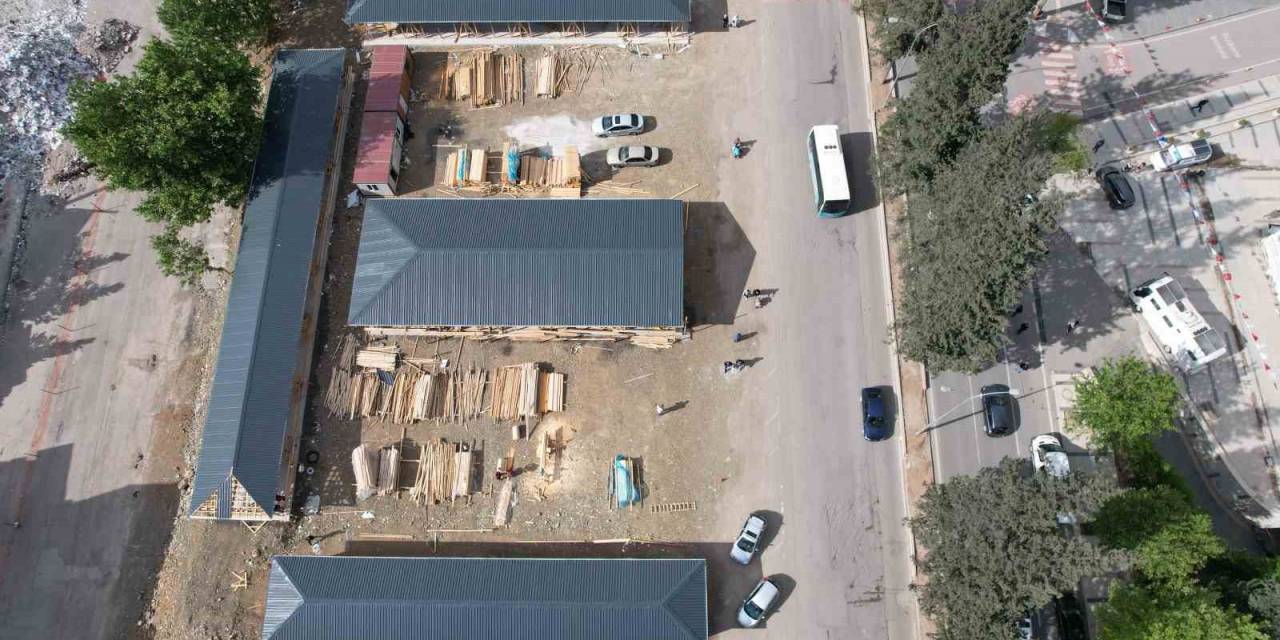 Kahramanmaraş’ta Depremzede Esnafa Ahşap Çarşı