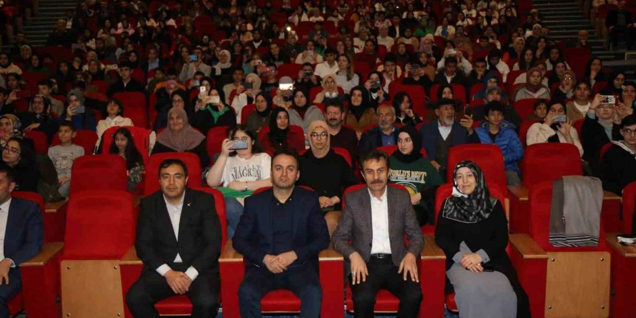 “sönmeyen Ateş” Sahnelendi