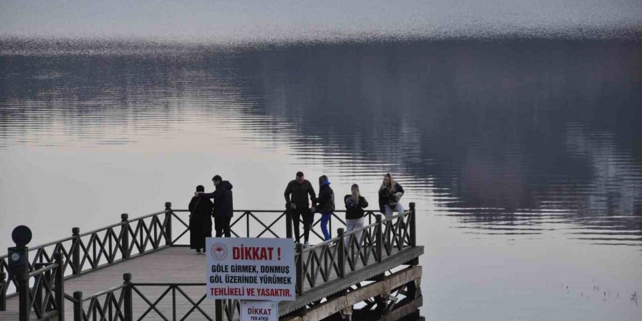 Yağmurlu Ve Karlı Günlerin Ardından Tatilciler Abant Gölü Milli Parkı’na Akın Etti