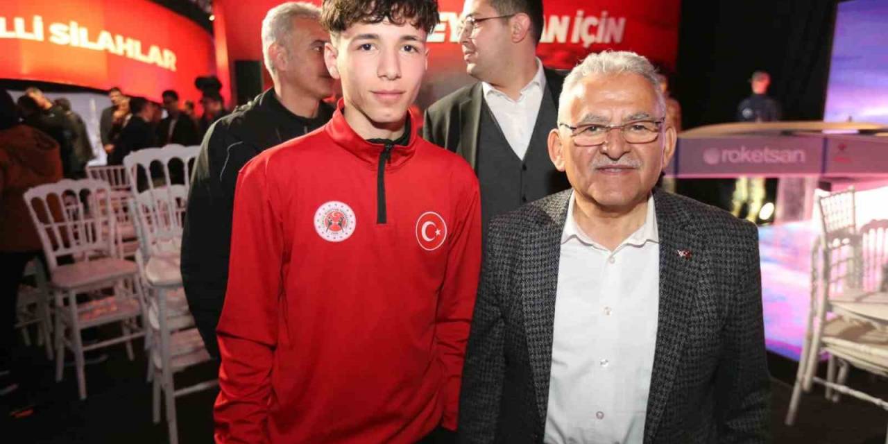 Bakan Akar İle Gençlerle Buluşan Başkan Büyükkılıç’tan Anlamlı Şiir
