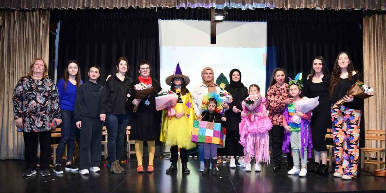 Görme Engelli Çocuklardan ’şarkılı Türkülü Masallar’ Etkinliği