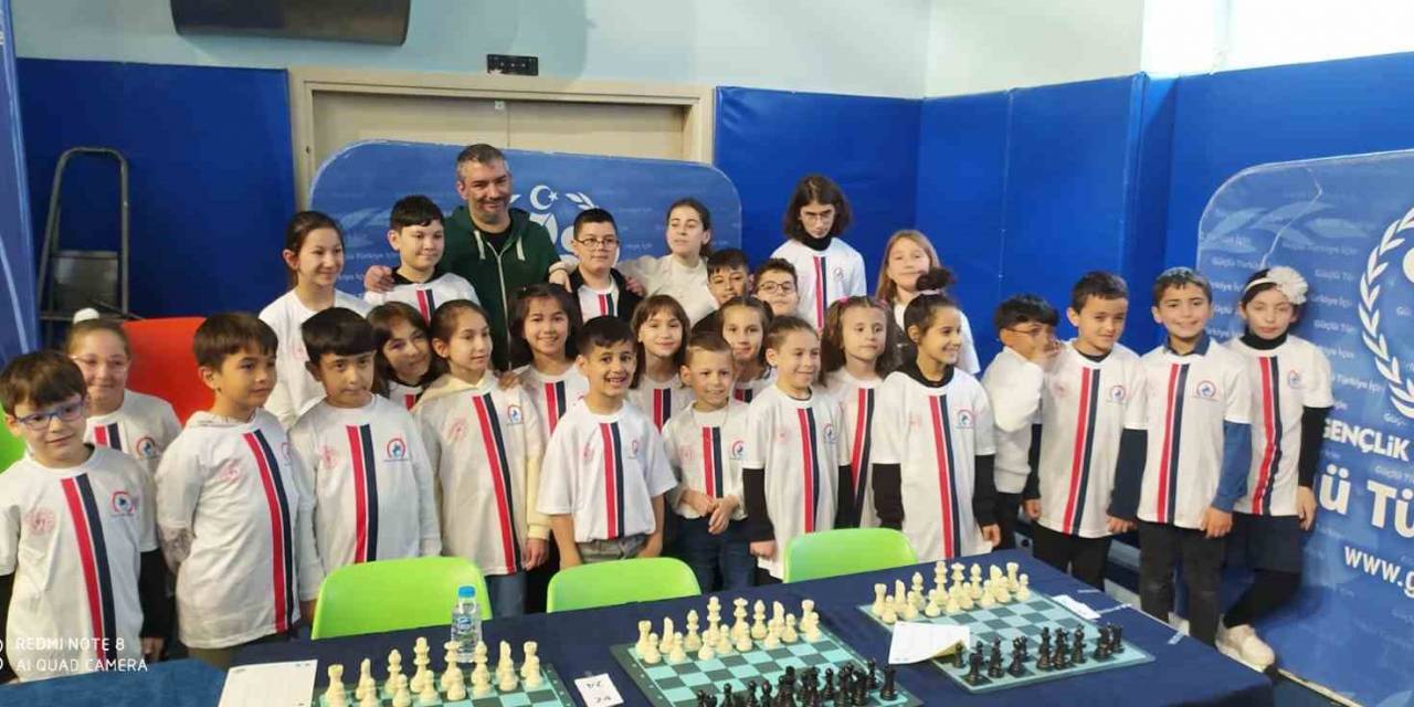 227 Sporcu “şah Mat” Dedi