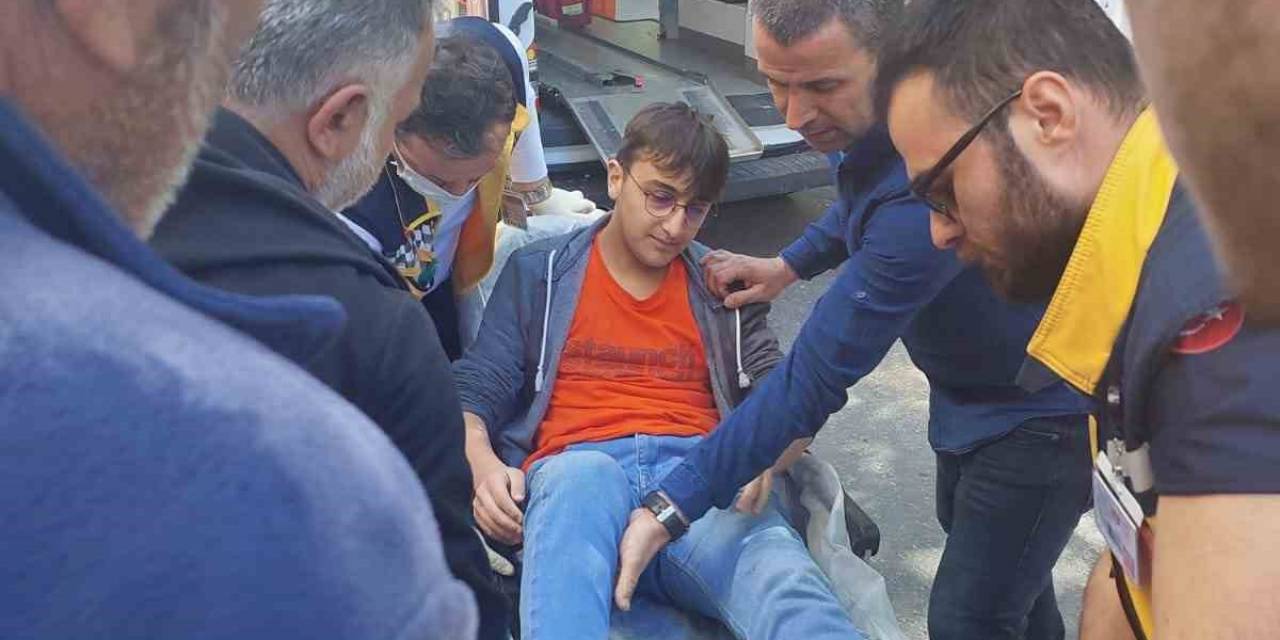Yolun Karşısına Geçerken Otomobil Çarptı, O Anlar Kamerada