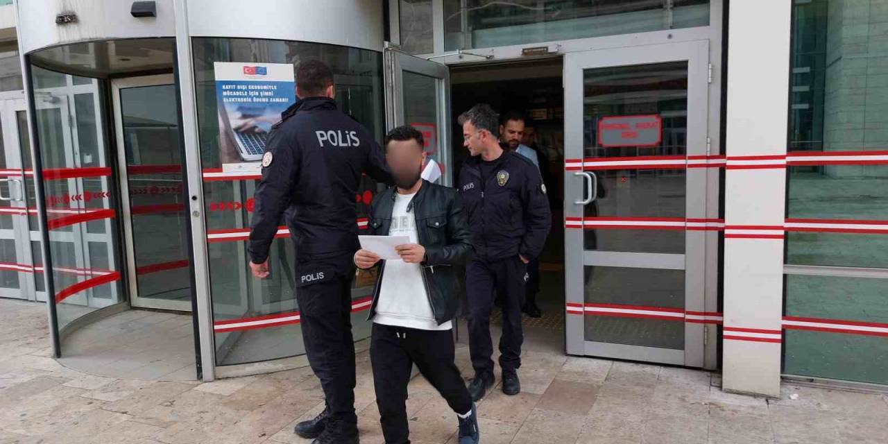 Sahte Parayla Telefon Satın Aldı, Girdiği Evden De Kombiyi Çaldı