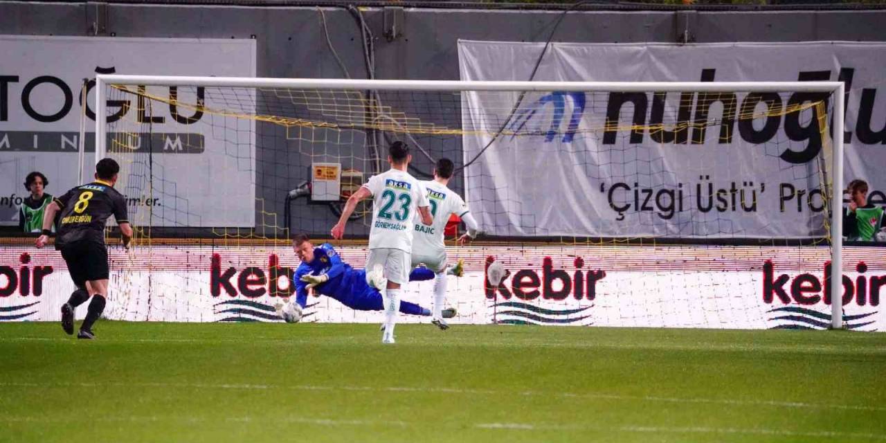 Spor Toto Süper Lig: İstanbulspor: 1 - Giresunspor: 0 (ilk Yarı)