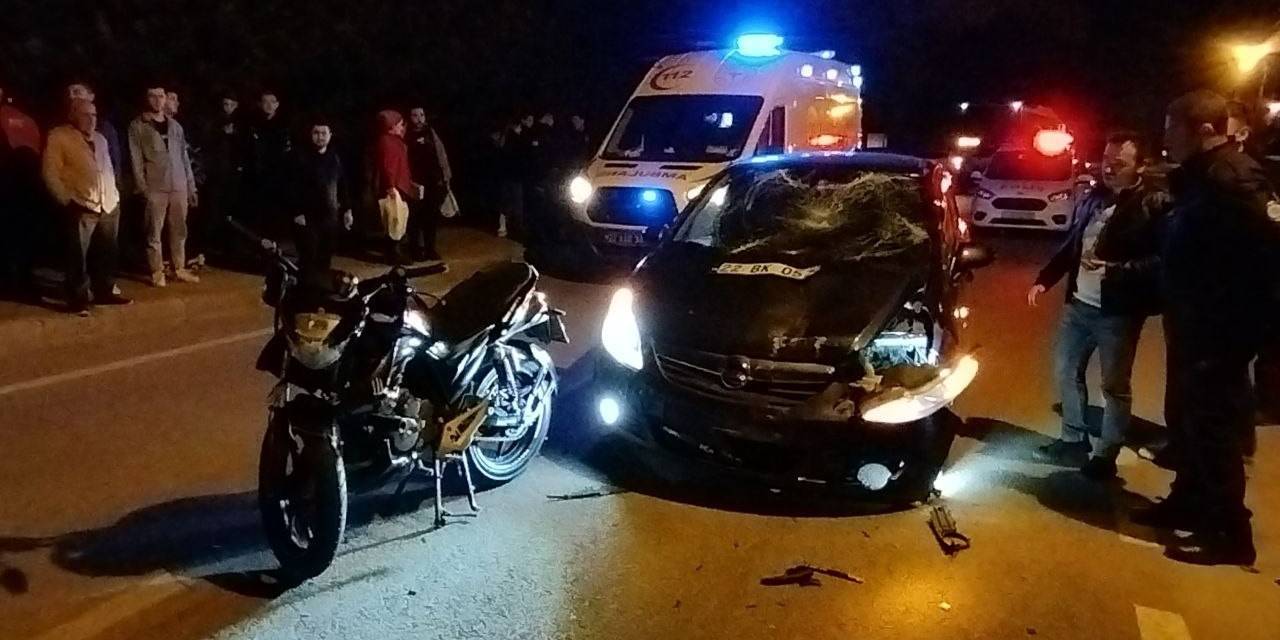 Edirne’de Otomobille Çarpışan Motosikletteki İki Kişi Yaralandı