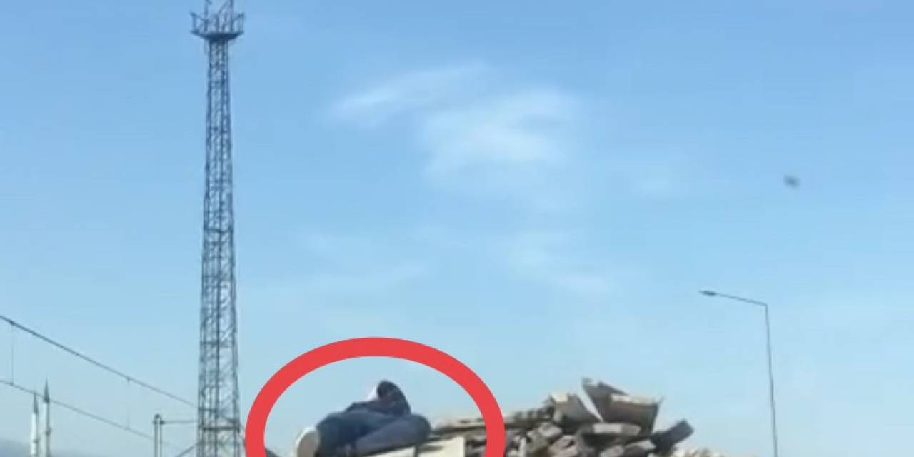 Bursa’da Kendi Canını Hiçe Saydı, Odunların Üstüne Uzanarak Böyle Gitti