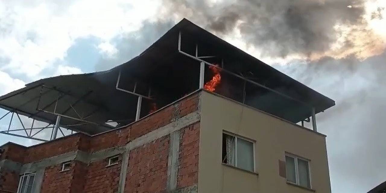 Tarihi Simit Fırını Yakınlarında Çıkan Yangın Korku Dolu Anlar Yaşattı