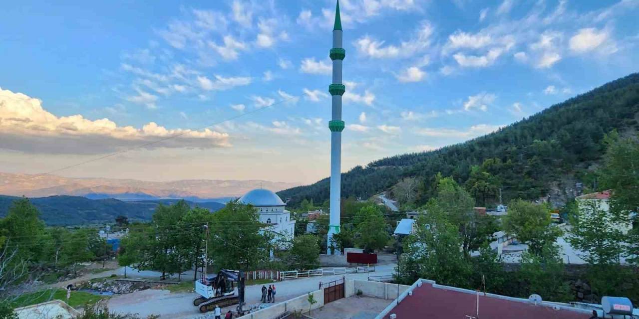 Hatay’ın En Uzun Minaresi Böyle Yıkıldı