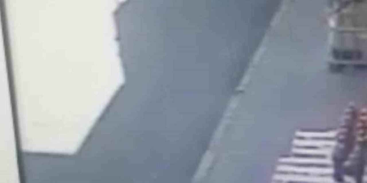 Bir Anlık Dalgınlıkla Çarptığı Motosikletli Böyle Savruldu