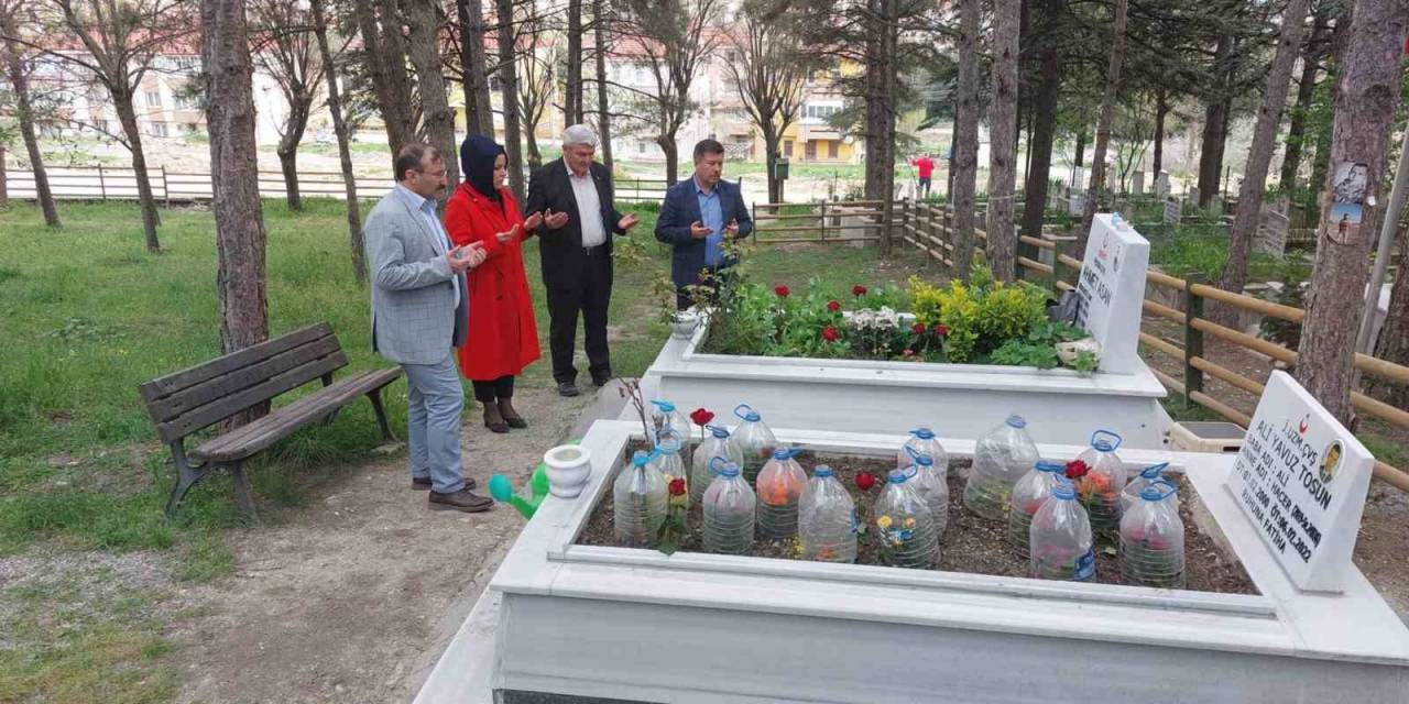 Emet’te Şehit Asker Mezarı Başında Anıldı