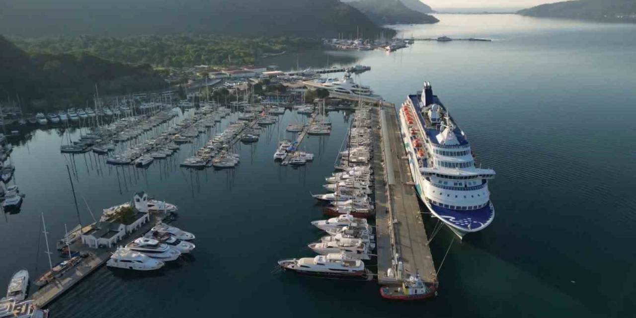 Dev Yolcu Gemisi Bin 300 İsrailli Yolcusu İle Marmaris’e Geldi