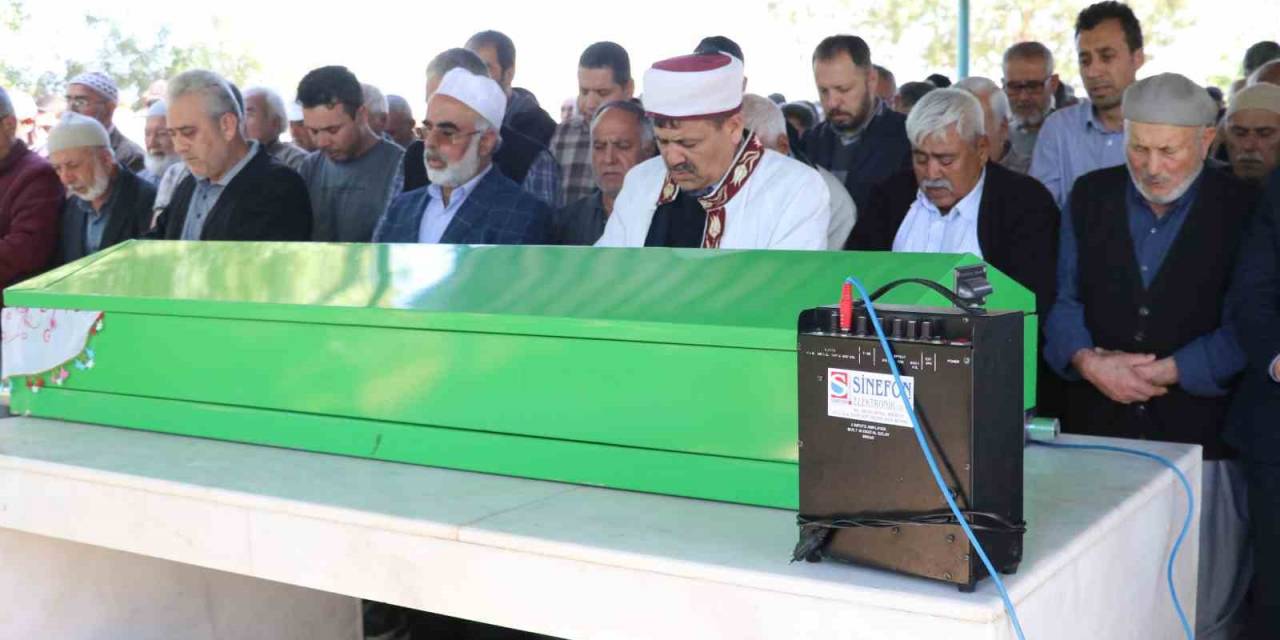 Damatlarının Öldürdüğü Anne Ve Kızının Cenazesi Gözyaşlarıyla Toprağa Verildi