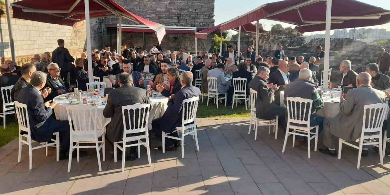 Karakoç: “üç Hilalli Bayrak Boynu Bükük Kalmasın”