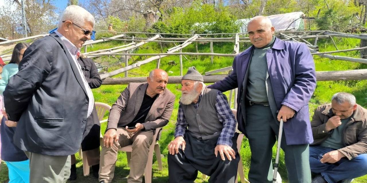 Başkan Zelyurt, Türkiye Yüzyılı İçin Kapı Kapı Geziyor