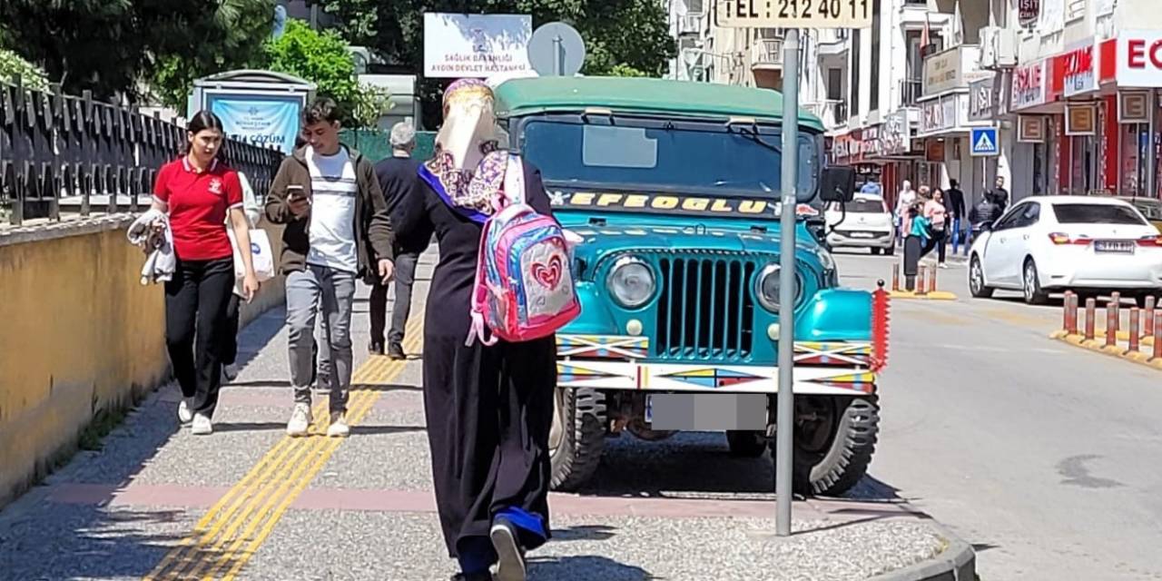 Gelişigüzel Araç Parkları, Yayaları Zor Duruma Sokuyor