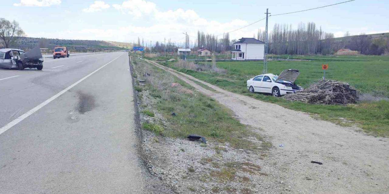 Konya’da Otomobil Park Halindeki Araca Çarptı: 3 Yaralı