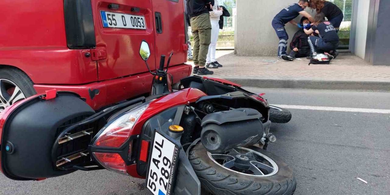 Samsun’da Dolmuşa Arkadan Çarpan Motosiklet Sürücüsü Ölümden Döndü