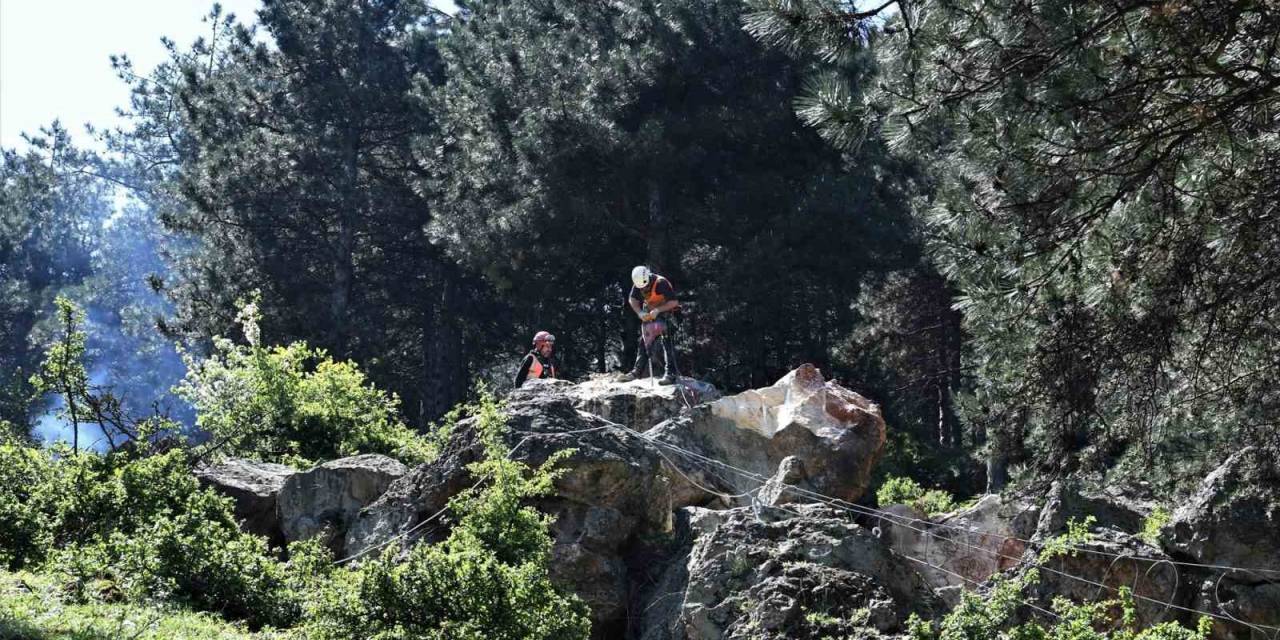 Bursa’yı Tehdit Eden Dev Kayalar Tehlike Olmaktan Çıktı