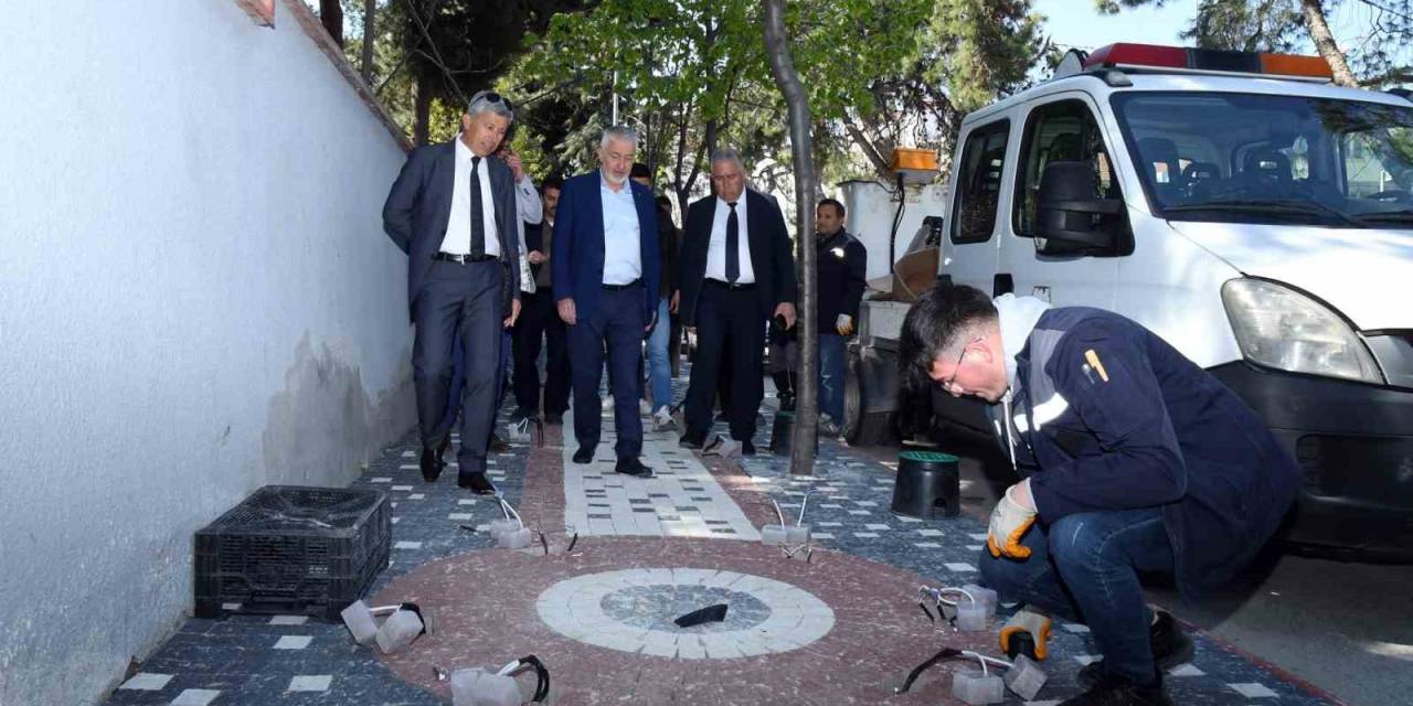 İstasyon Caddesi Yenileniyor, Kent Estetiğine Uygun Hale Getiriliyor