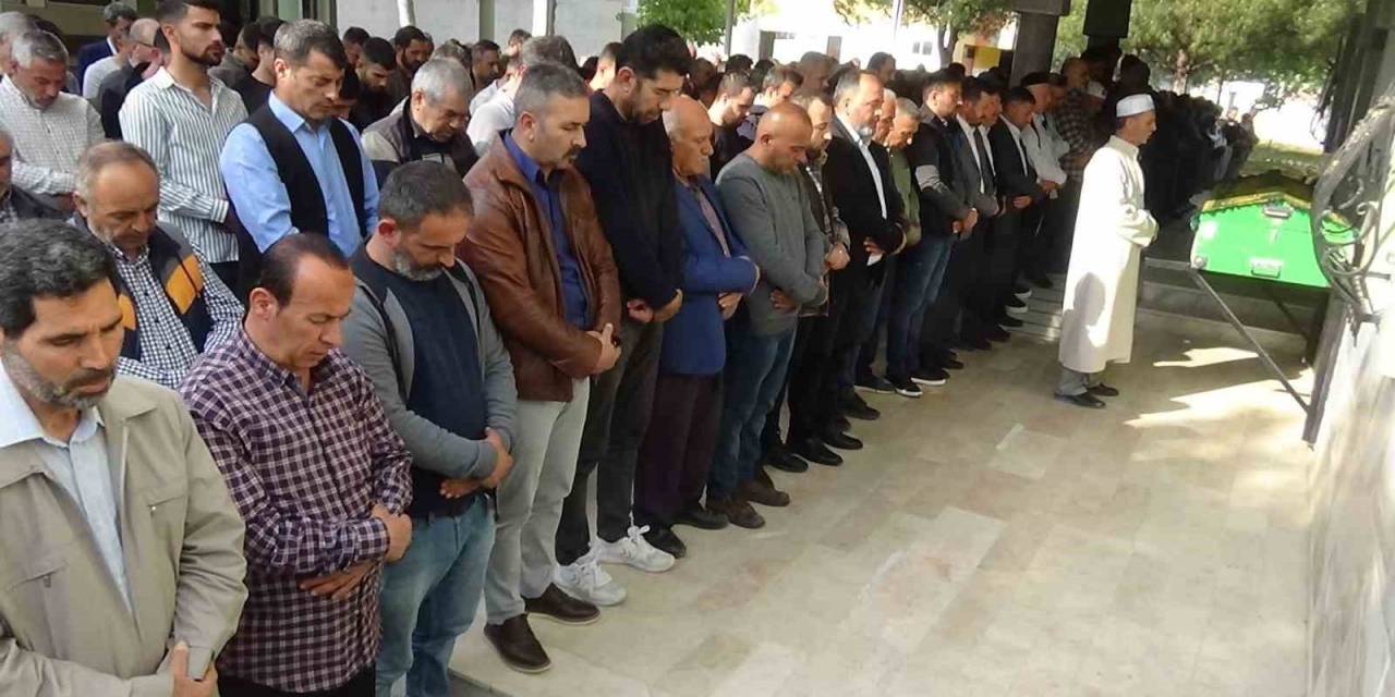Edremit’teki Trafik Kazasında Ölen Altıntop Son Yolculuğuna Uğurlandı