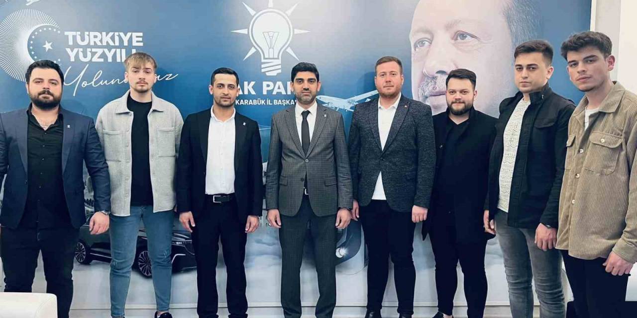 Ak Parti’ye Katılımlar Sürüyor