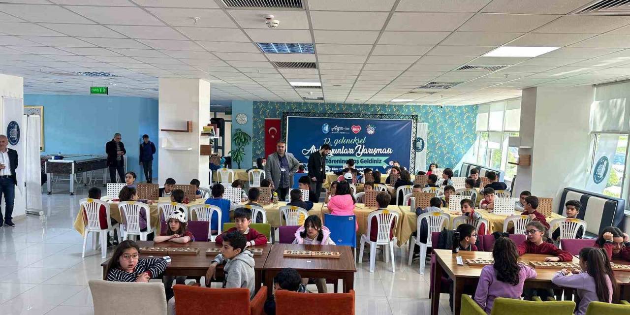 Geleneksel Akıl Oyunları Turnuvası Başladı