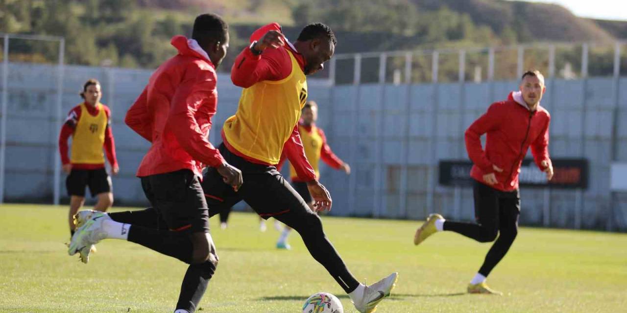 Sivasspor, Fenerbahçe Maçının Taktiğini Çalıştı