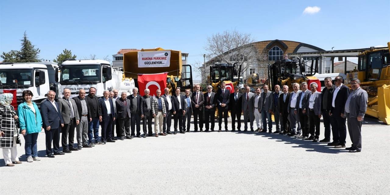 Kütahya İl Özel İdaresi’nin Araç Parkı 14 Yeni İş Makinesi Ve Araçla Güçlendirildi
